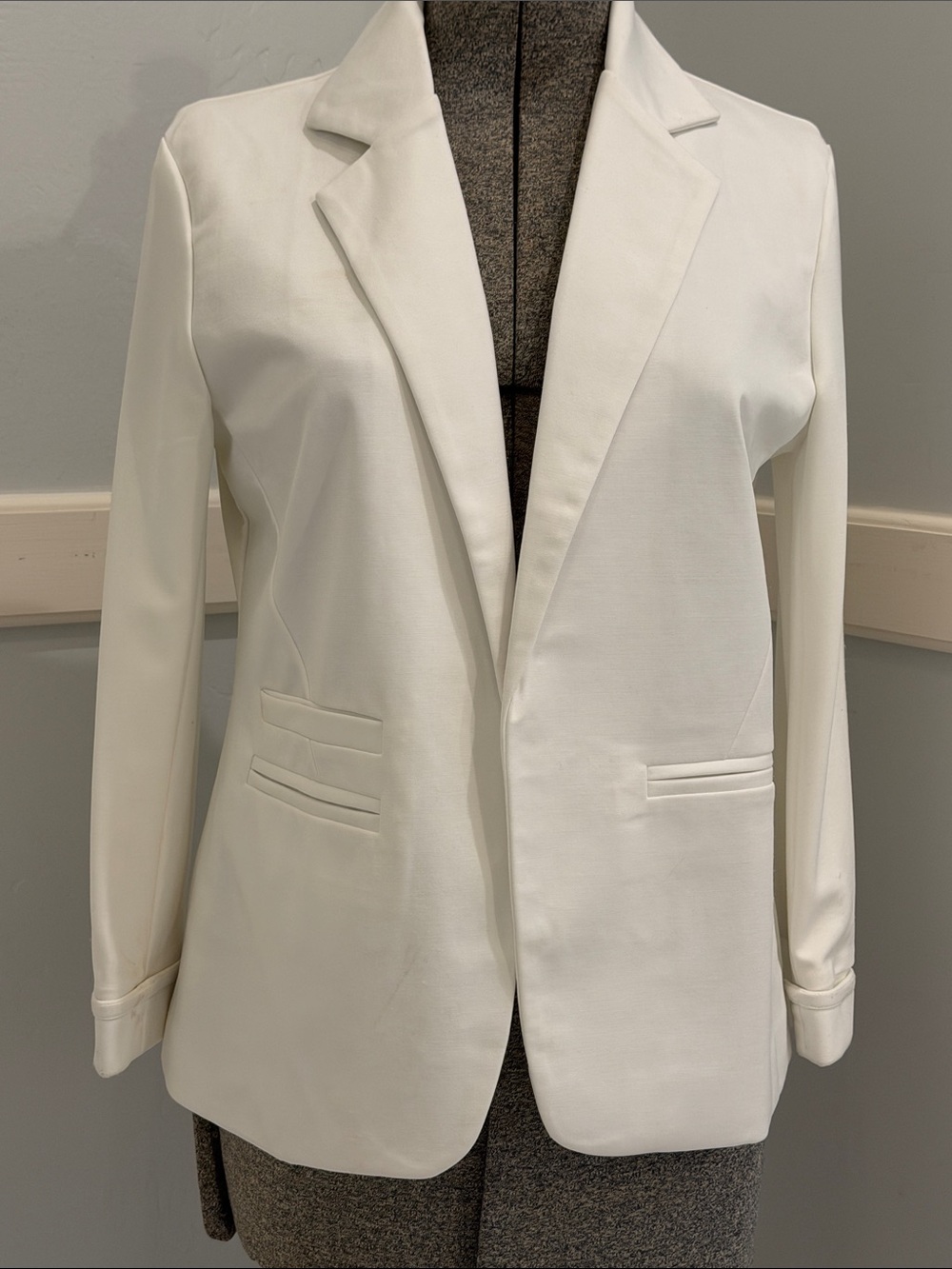 Classic White Tailored Blazer with Notch Lapel